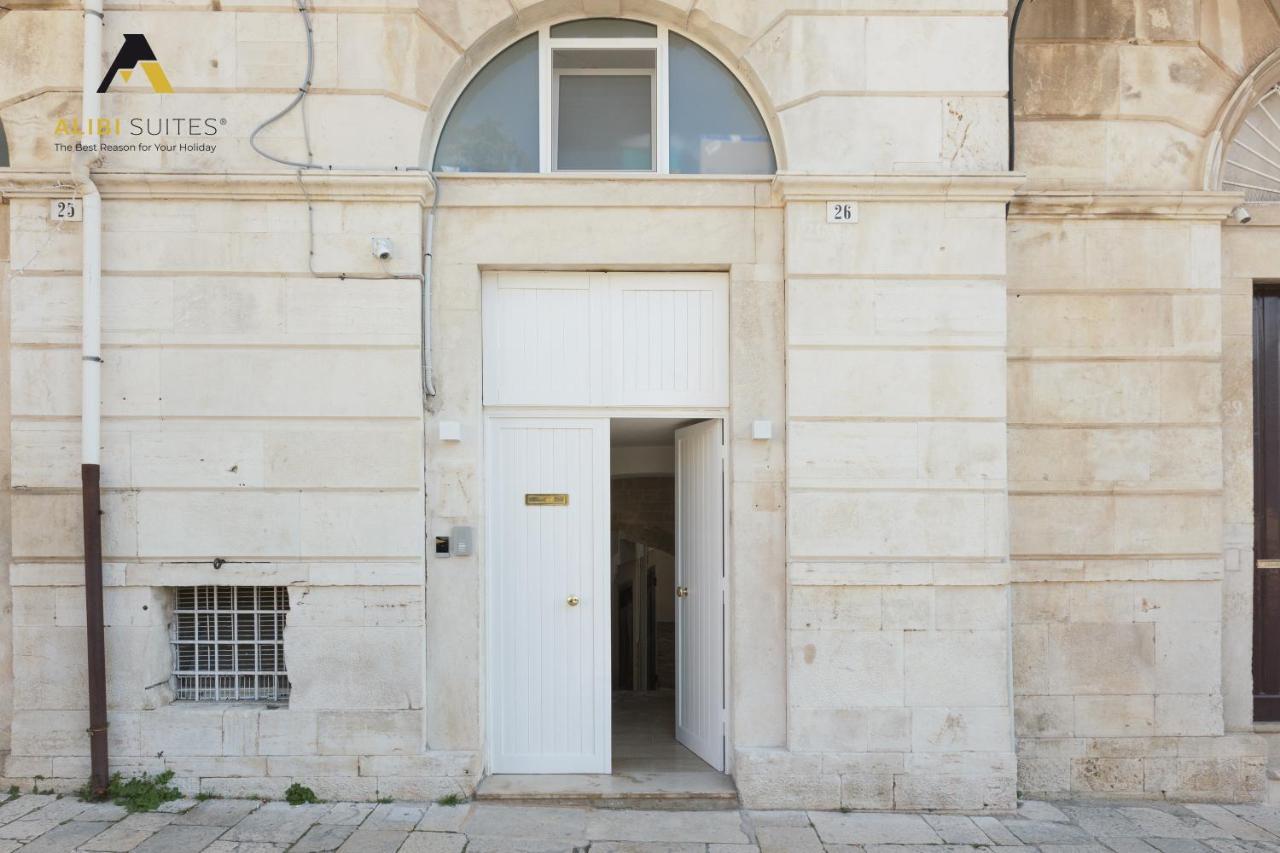 Alibi Suites Suite Museum: Gioiello Con Vista Sul Museo Archeologico Nazionale, Letto E Doccia Con Cromoterapia, Smart Tv, Wifi E A/C Ruvo di Puglia Esterno foto